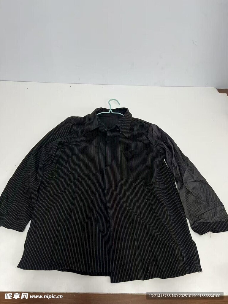黑色长袖上衣展示