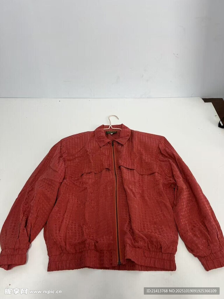 红色复古长袖衬衫展示