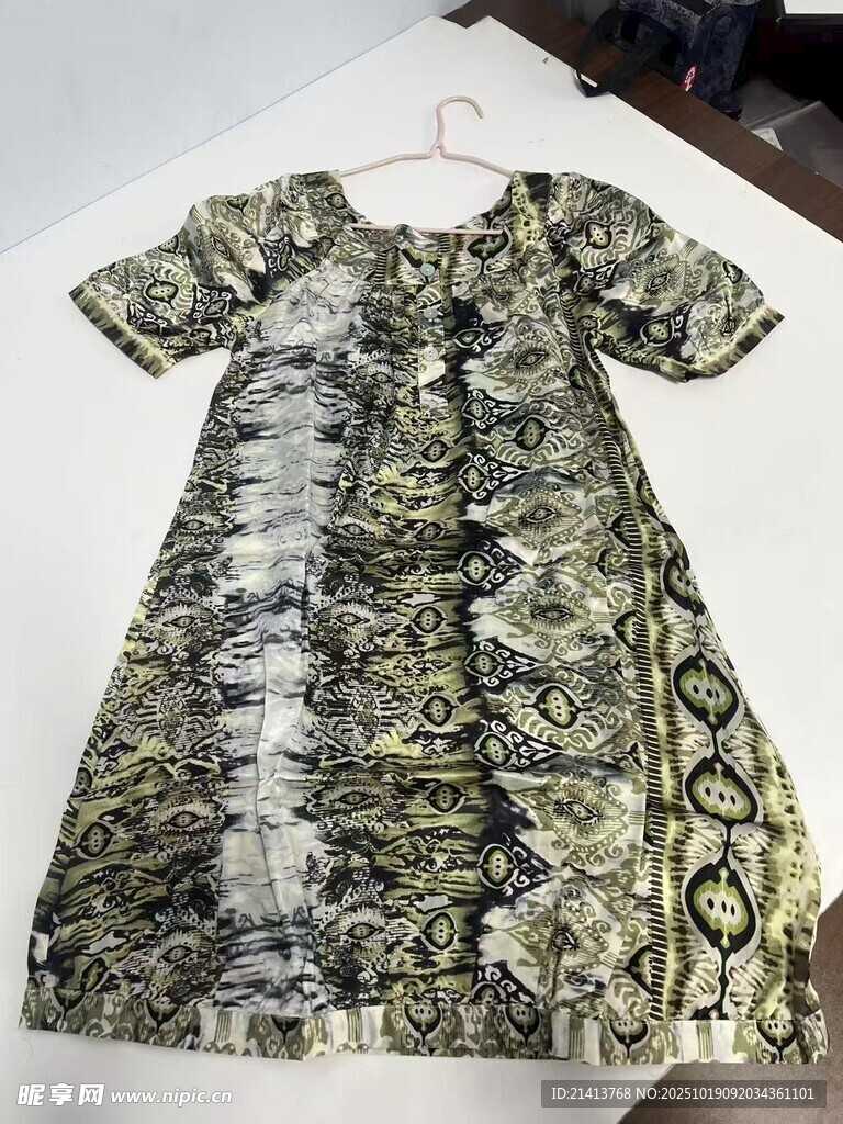 迷彩风短袖连衣裙展示