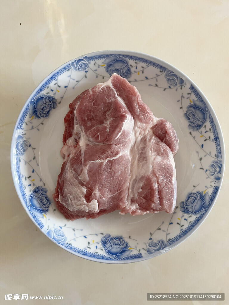新鲜猪肉块