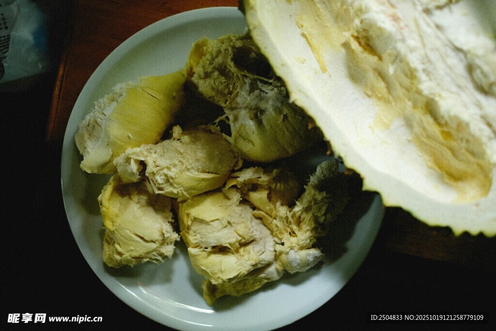 盘中美味榴莲果肉