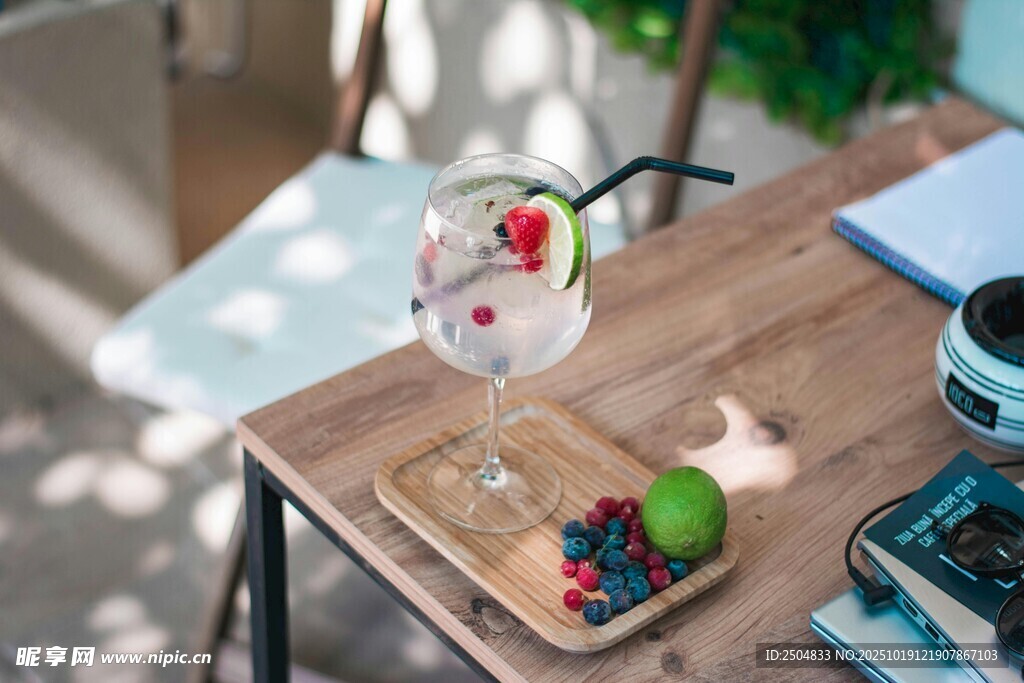 夏日缤纷水果冰饮