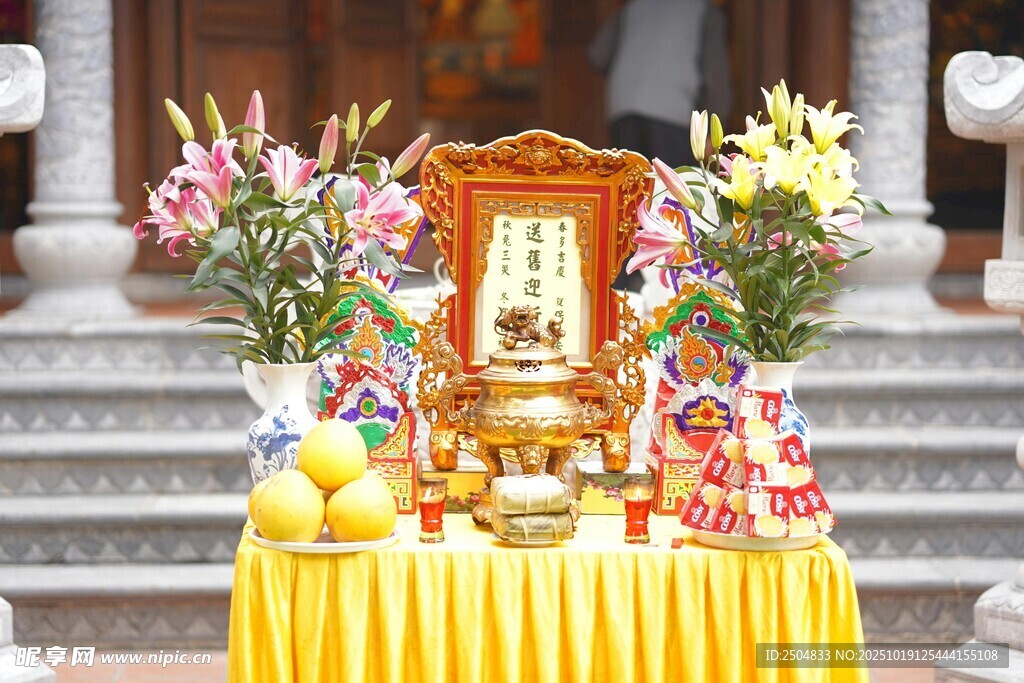 中式祭坛供品鲜花布置