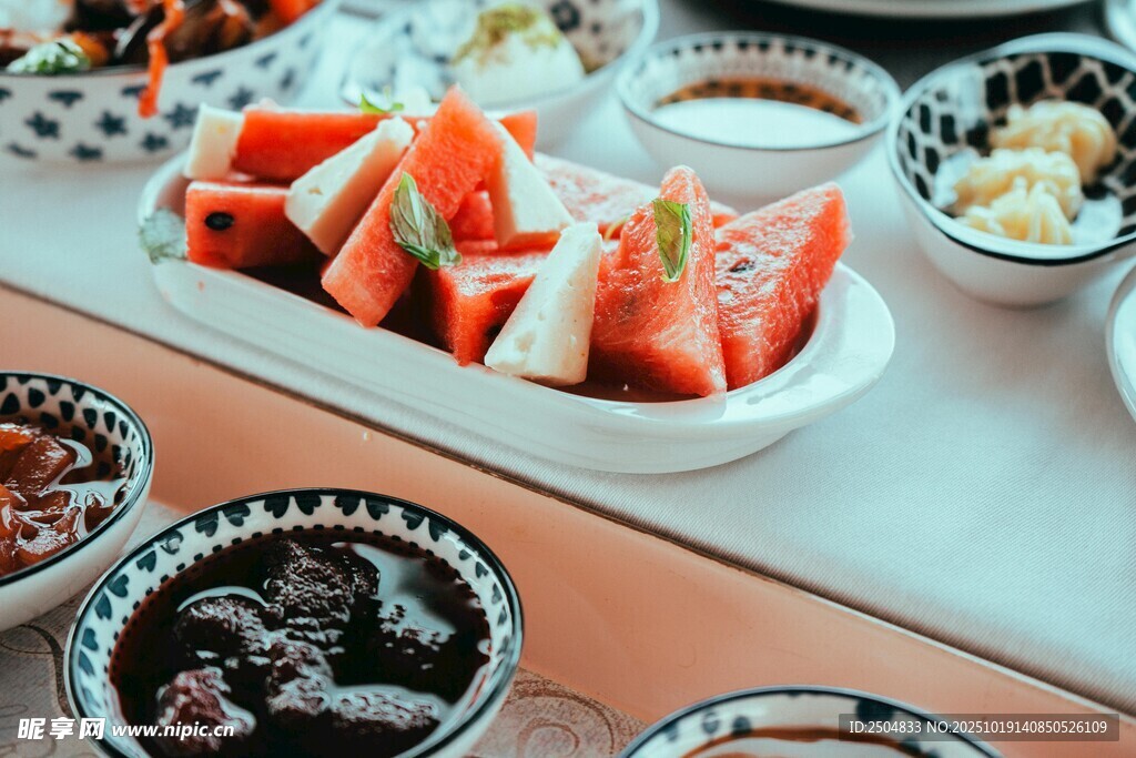 多样美味小吃拼盘