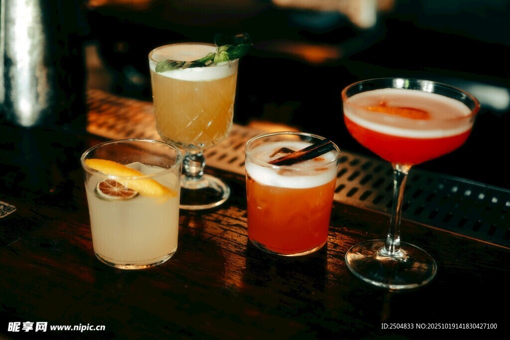 多彩鸡尾酒展示