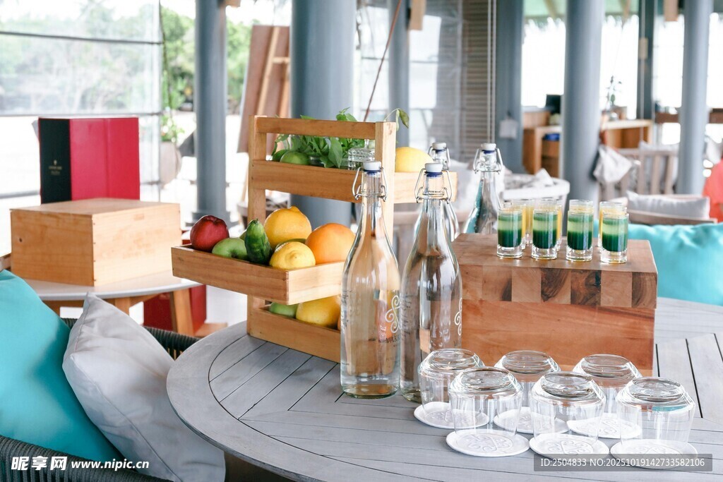 精致户外聚会餐桌布置