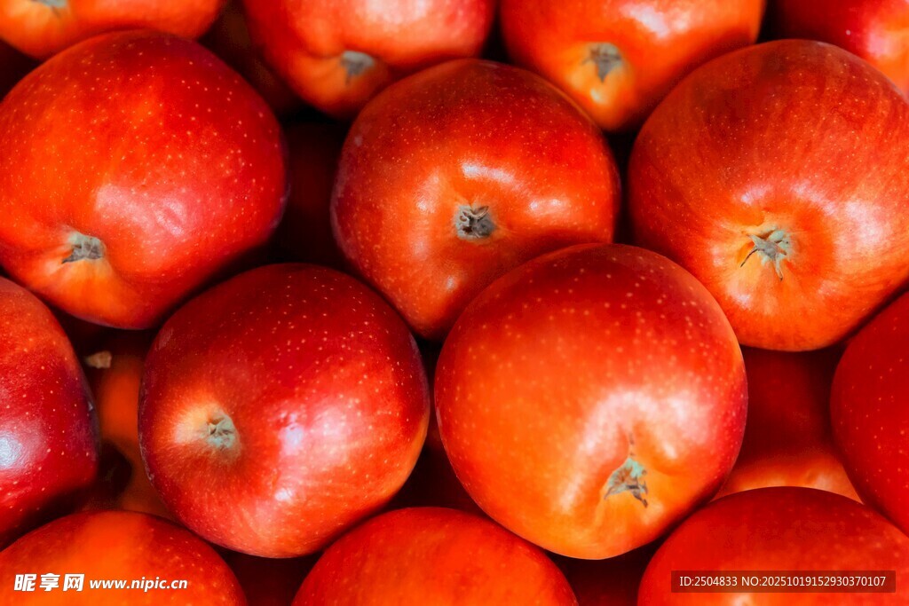 红彤彤的新鲜苹果