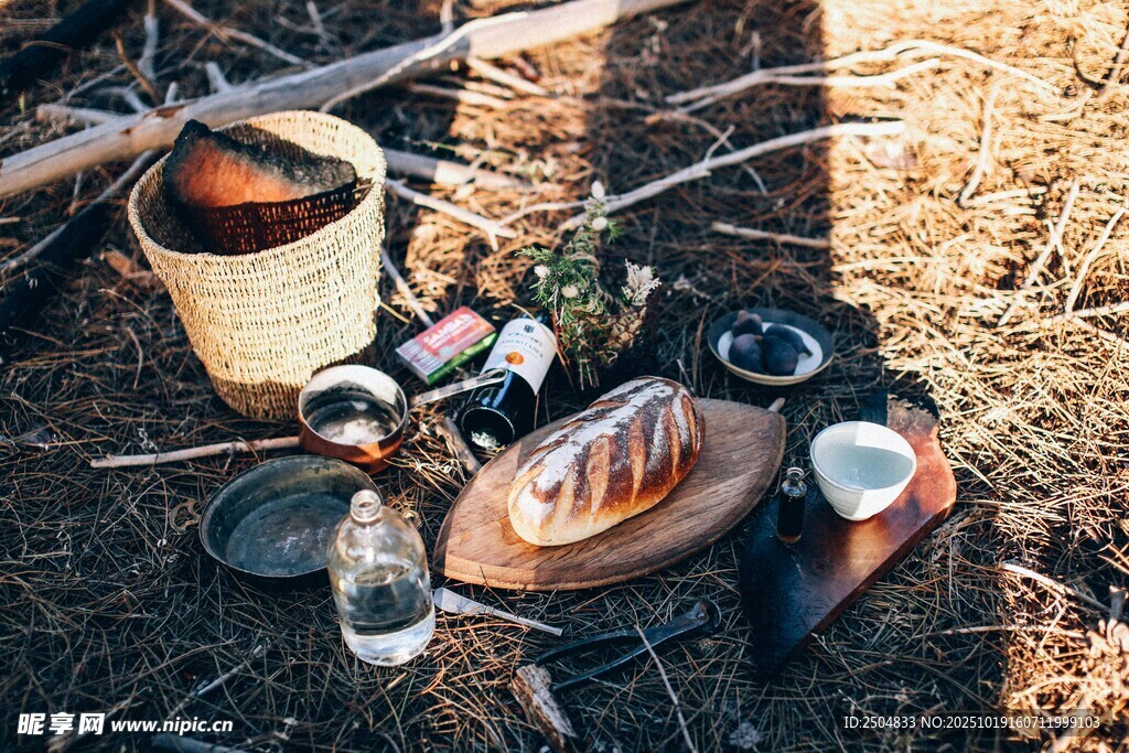 户外露营美食装备场景