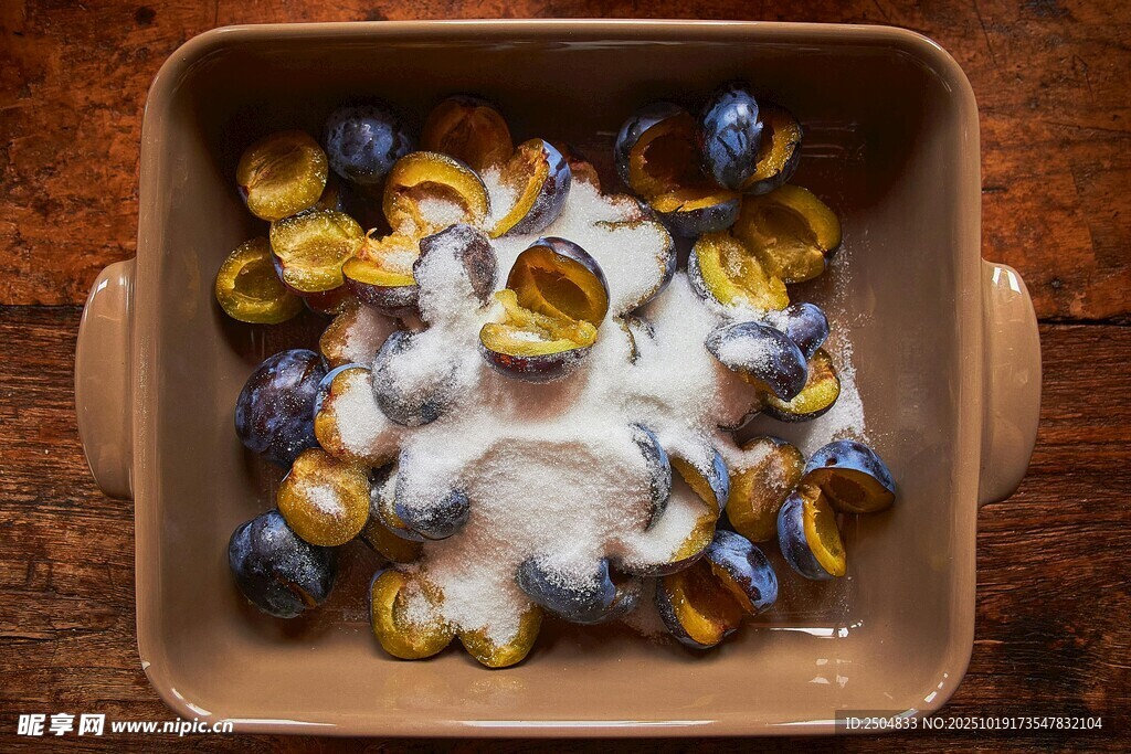 烤盘里的多彩食物