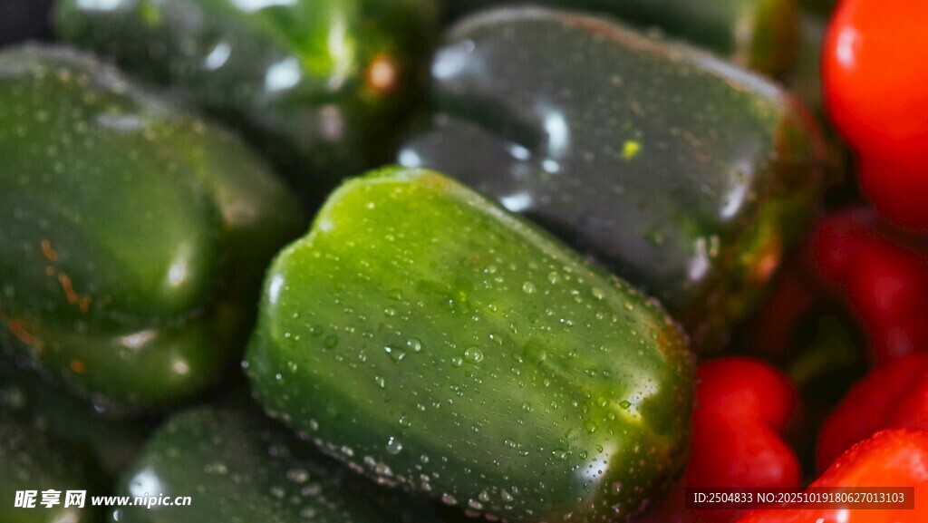 多彩鲜椒 水珠晶莹