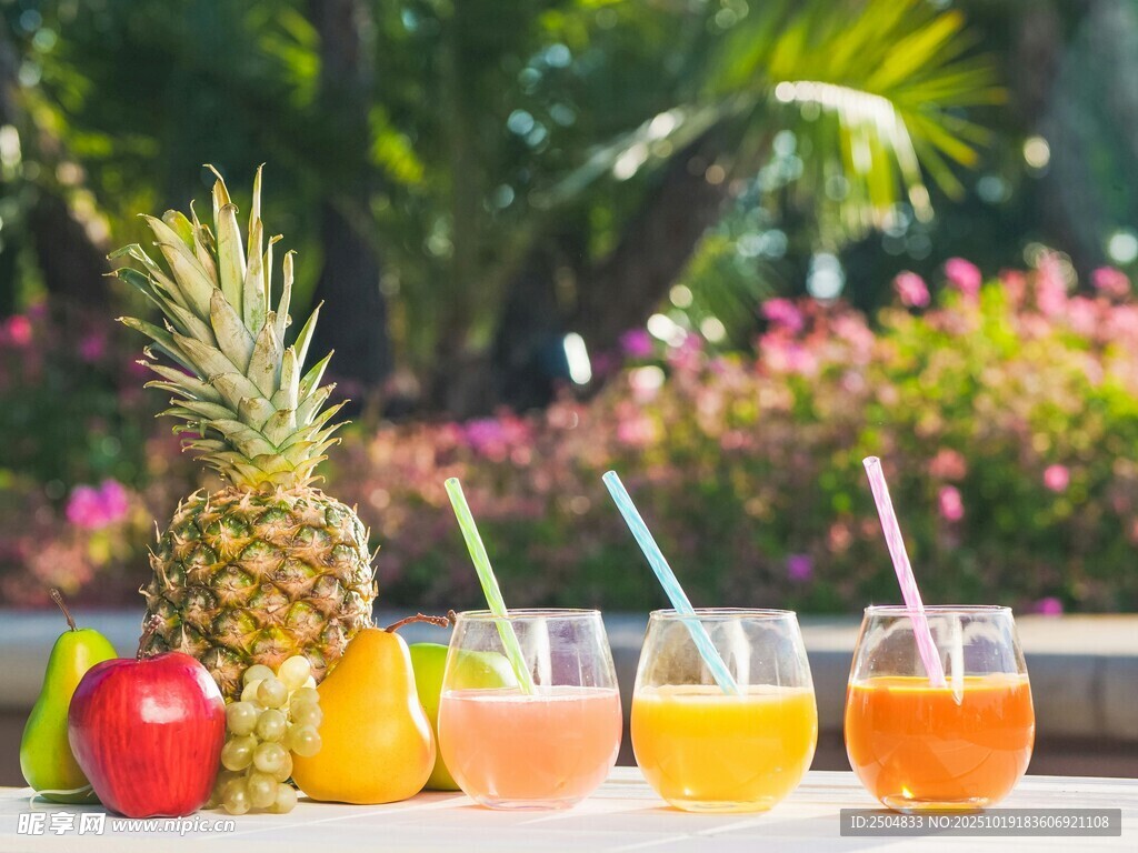 缤纷鲜果配美味果汁
