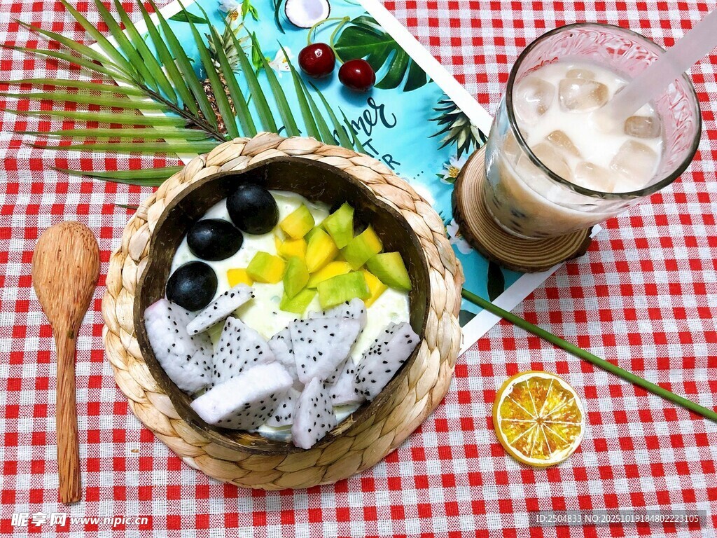 夏日清凉甜品与冰饮组合