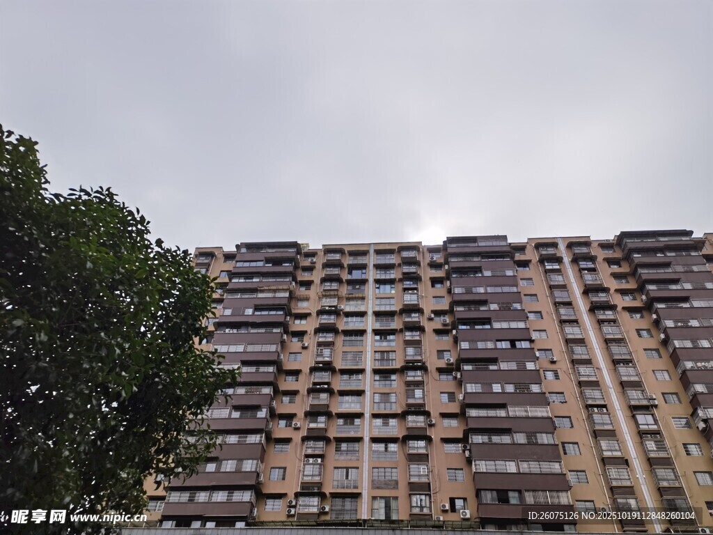 高层住宅楼外观景象