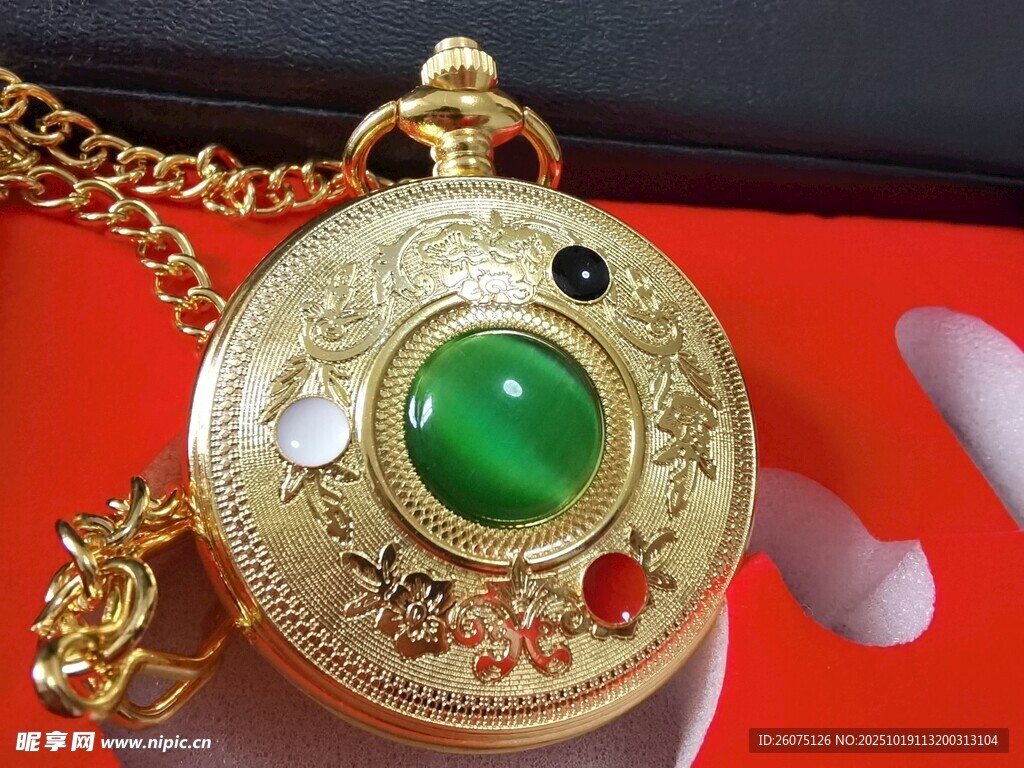 金镶玉精致怀表