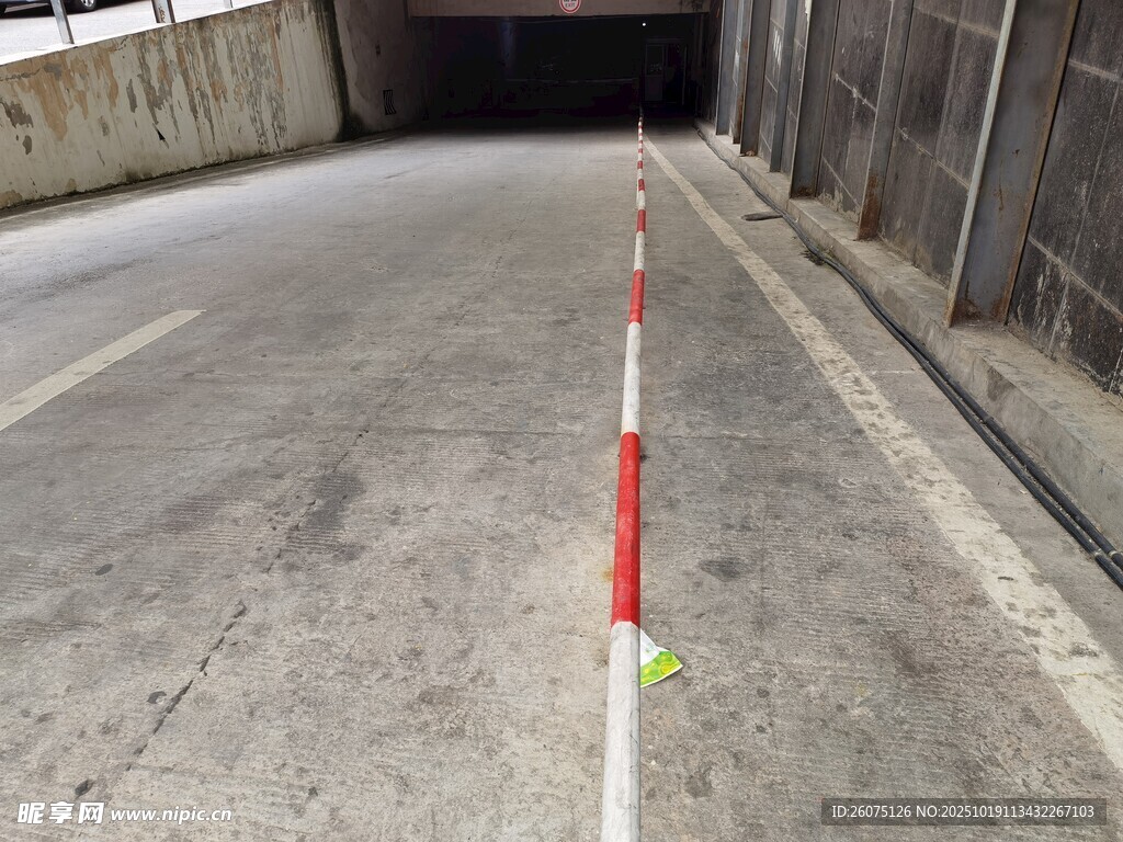 道路施工隔离警示设施