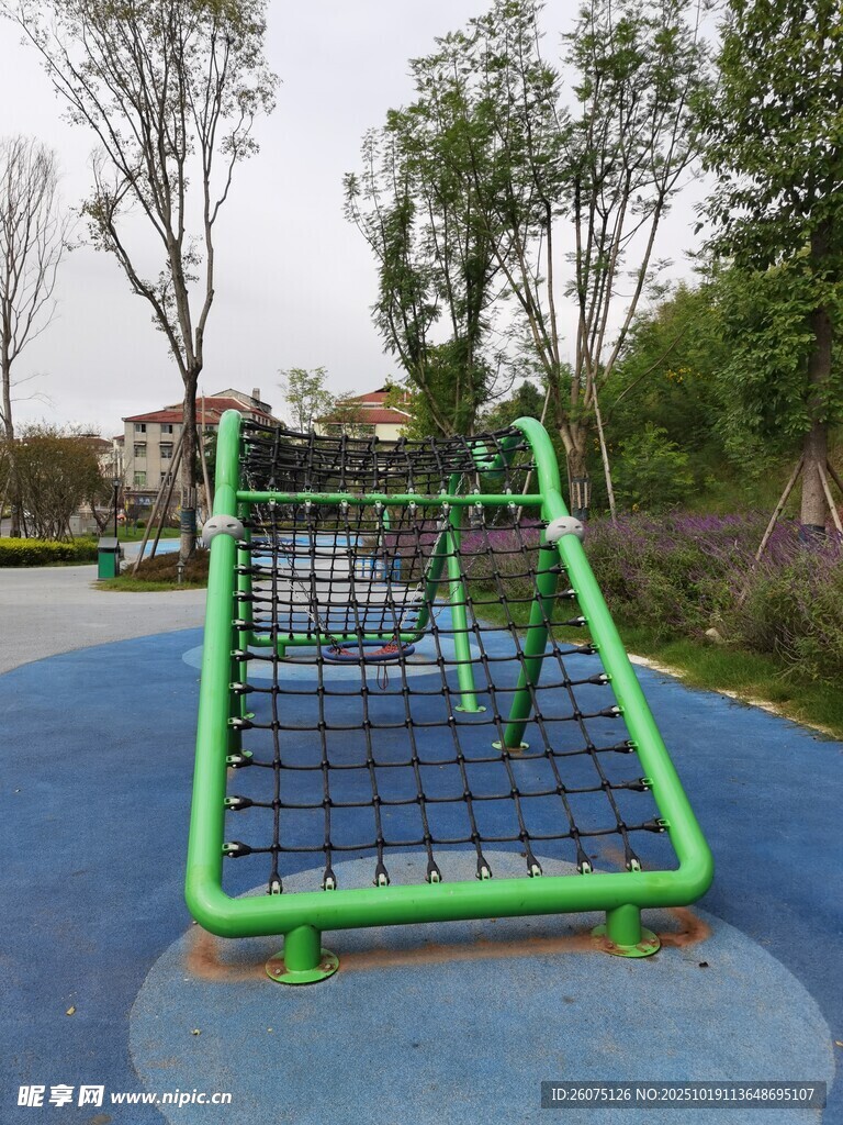 户外儿童攀爬游乐设施