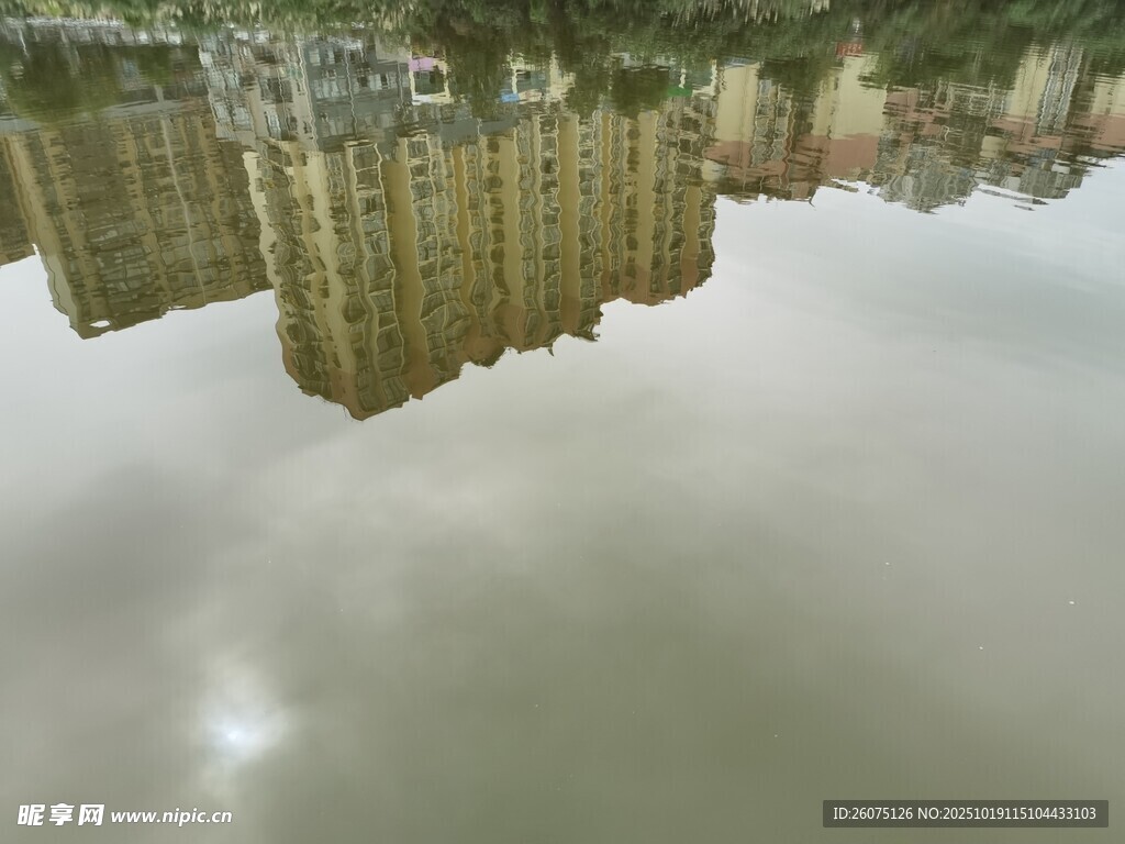 城市建筑群倒影景观
