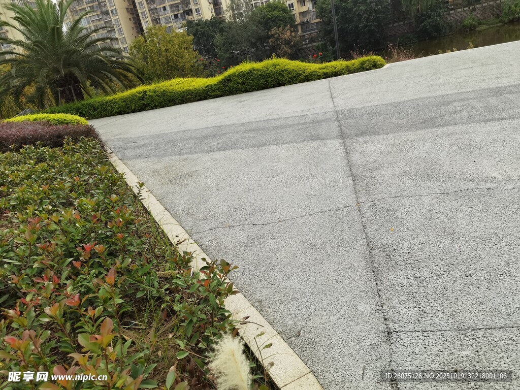 户外整洁的石板路景观
