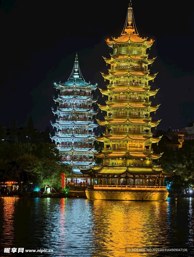 日月双塔夜景