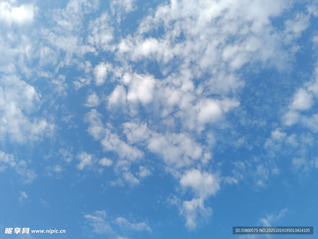 晴朗蓝天 