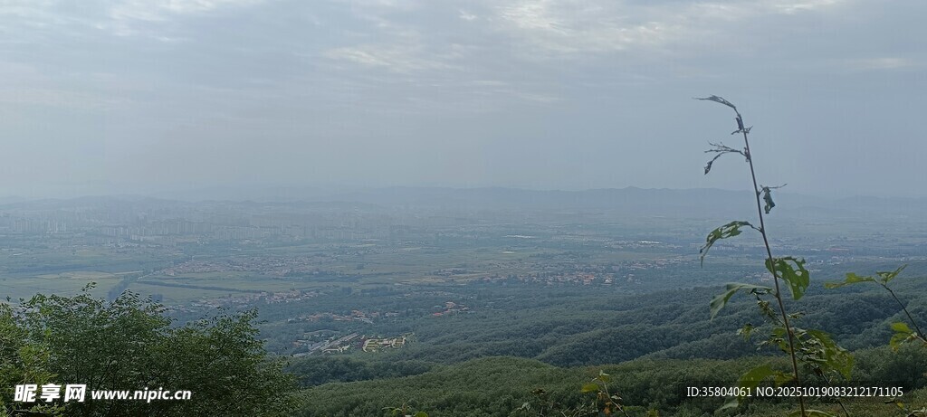山间远景 云雾缭绕之景