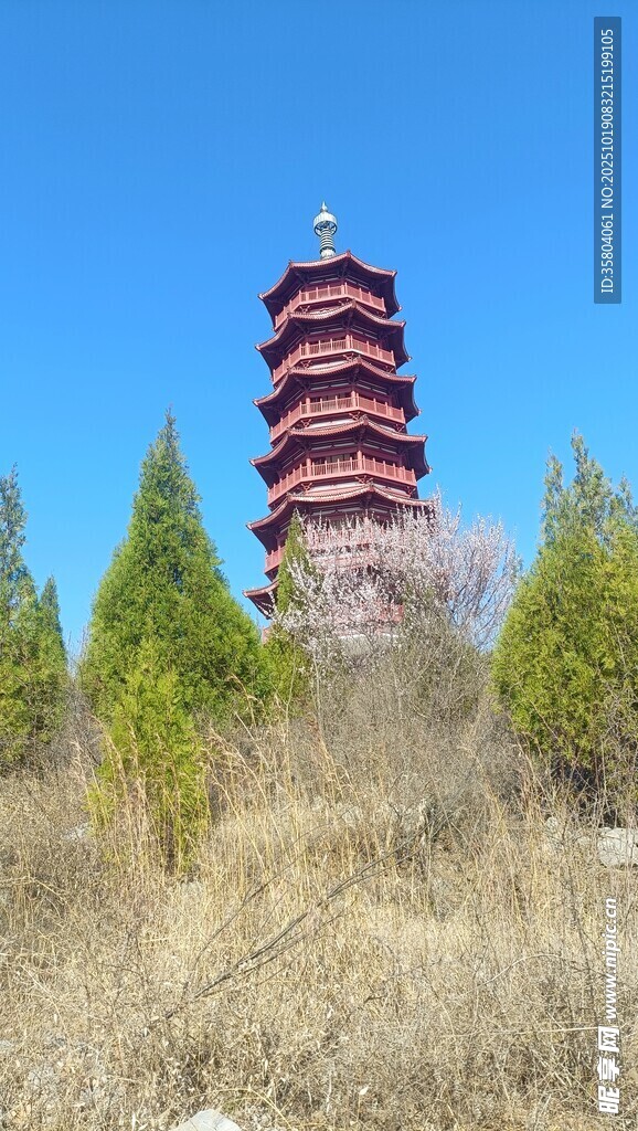 荒野中的古朴多层宝塔