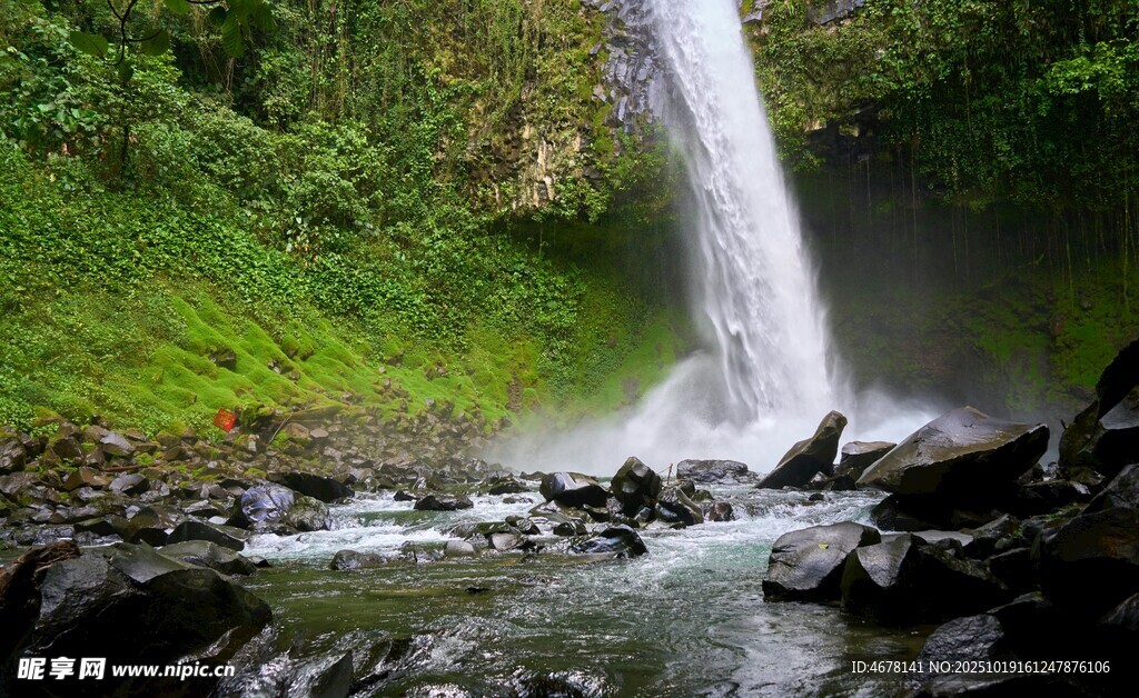 山间瀑布灵动自然之景