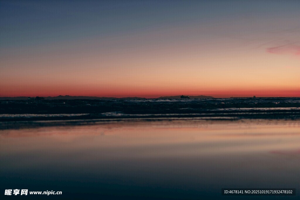 海边日落时分宁静美景