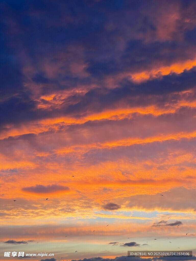 绚丽多彩的天空晚霞景象