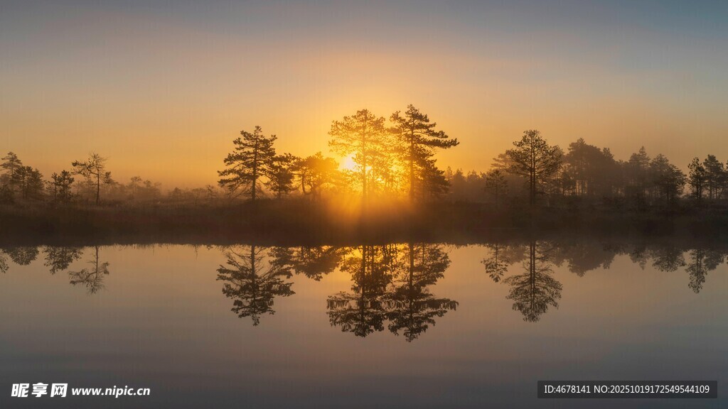 湖畔日出美景