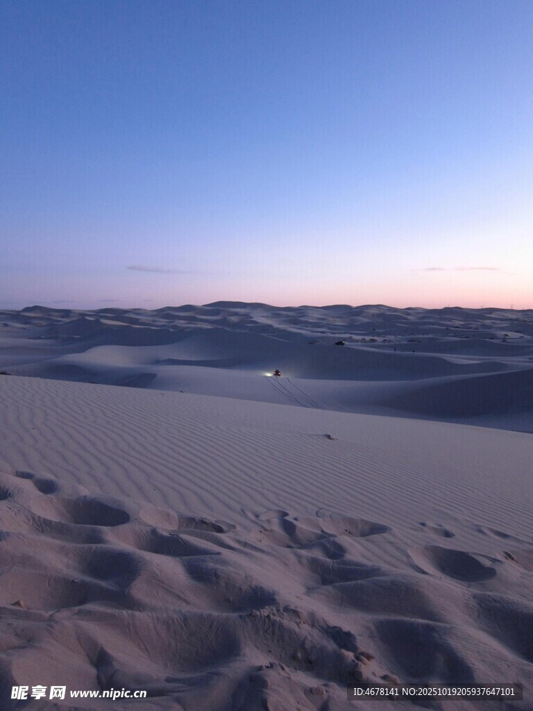 沙漠黄昏美景