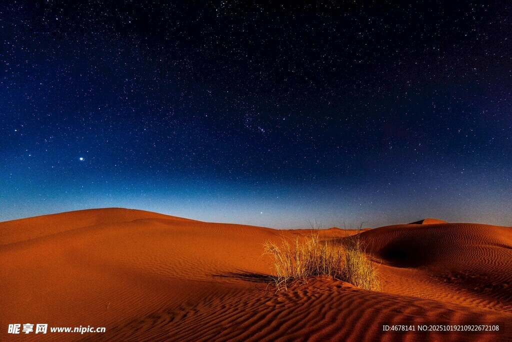 沙漠星空下的静谧美景