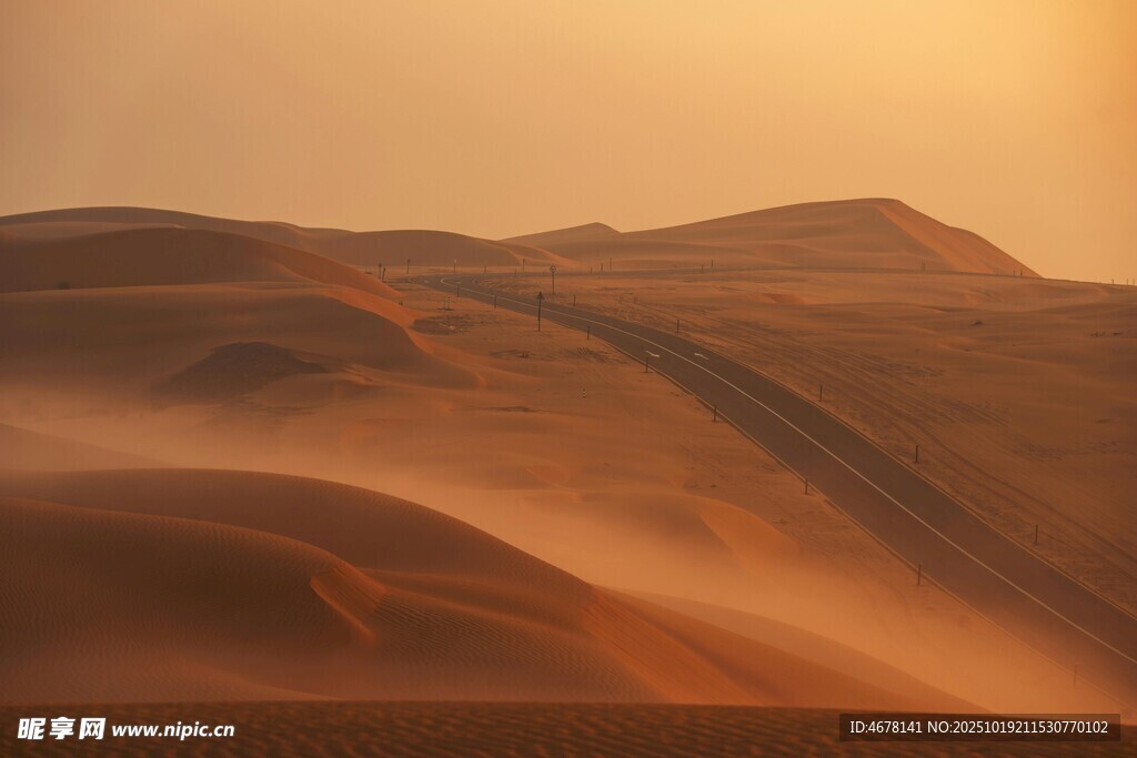 沙漠黄昏美景