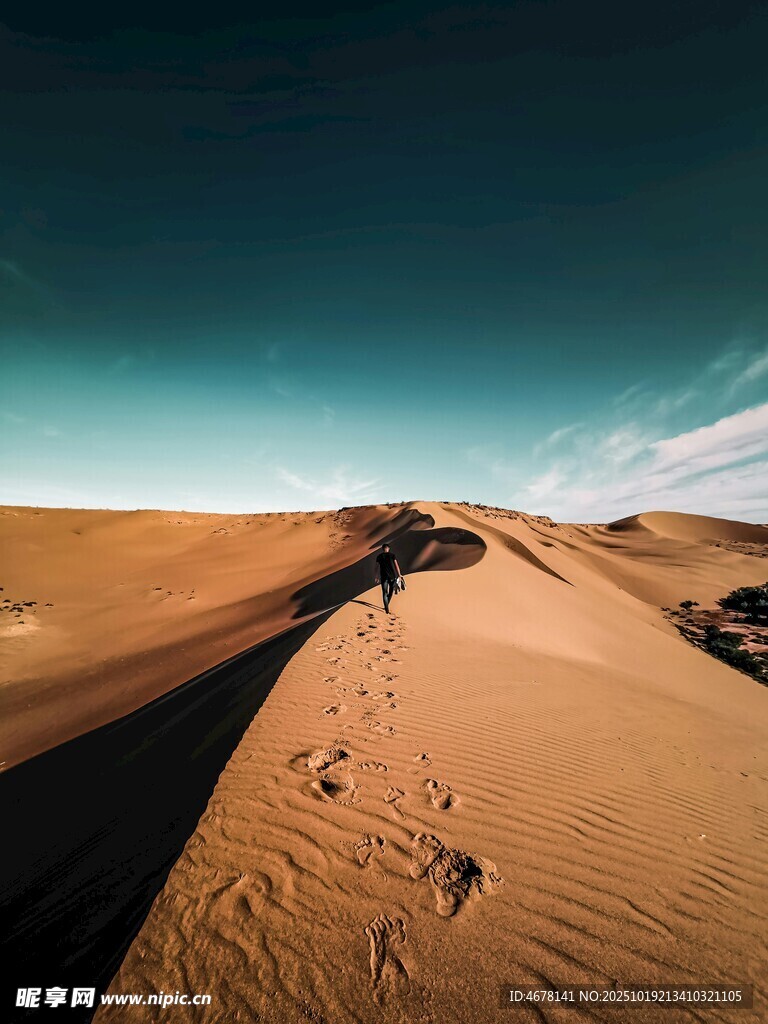 沙漠足迹广袤沙海之景