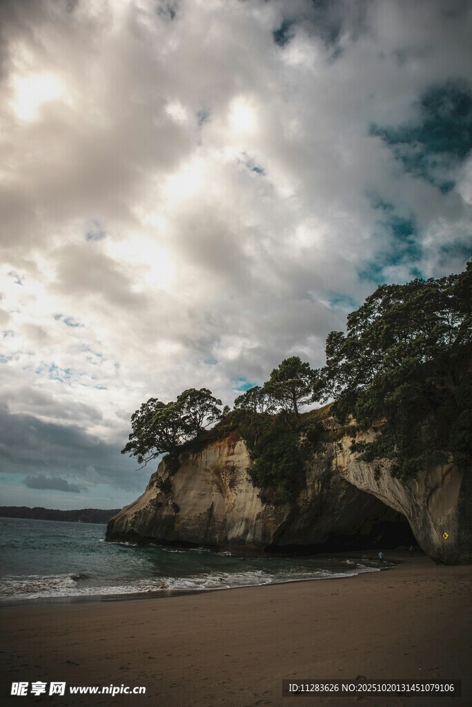 海边崖岸风景