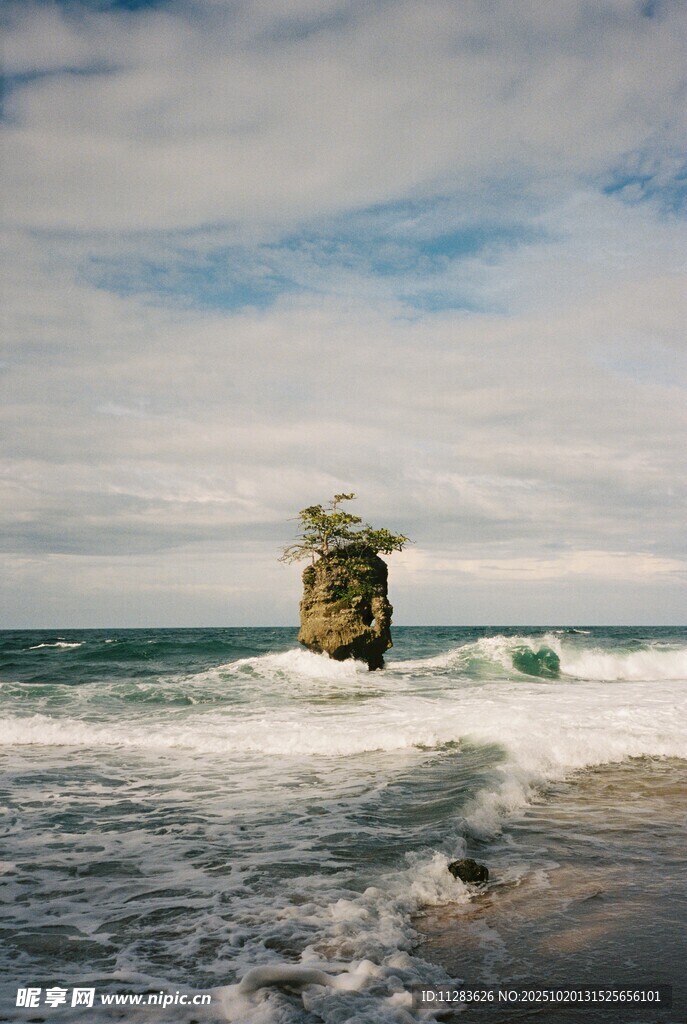 海边孤石