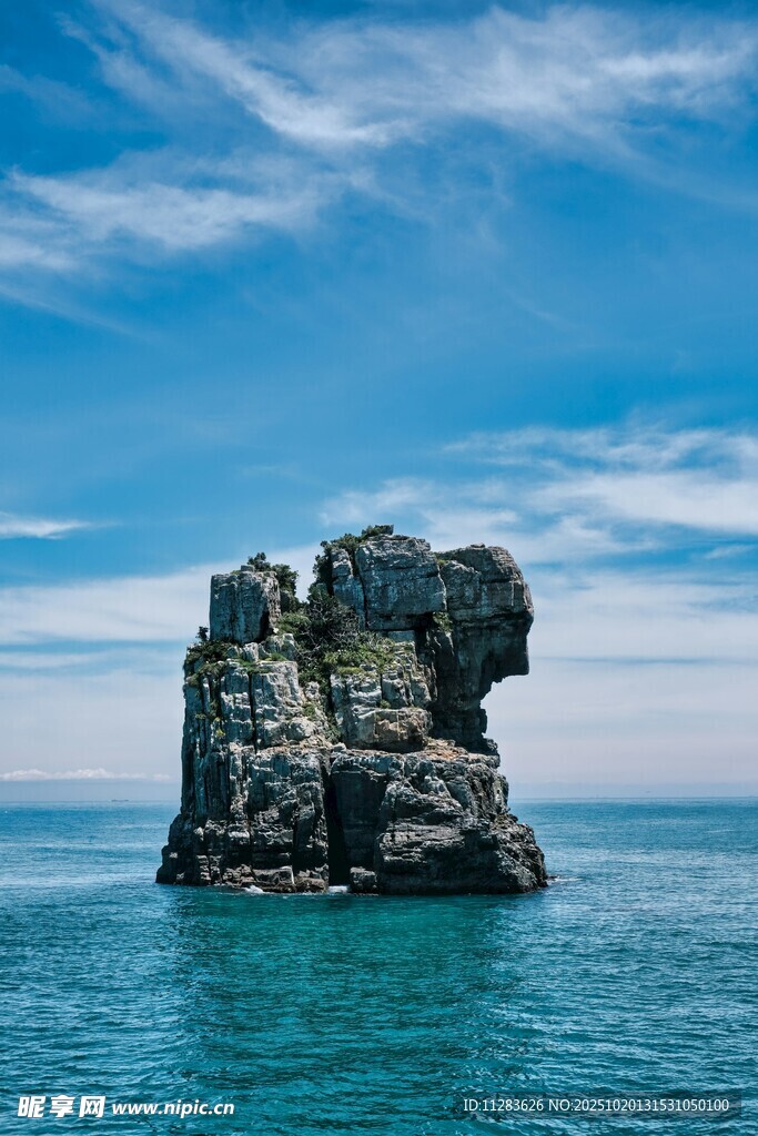 海中孤岩