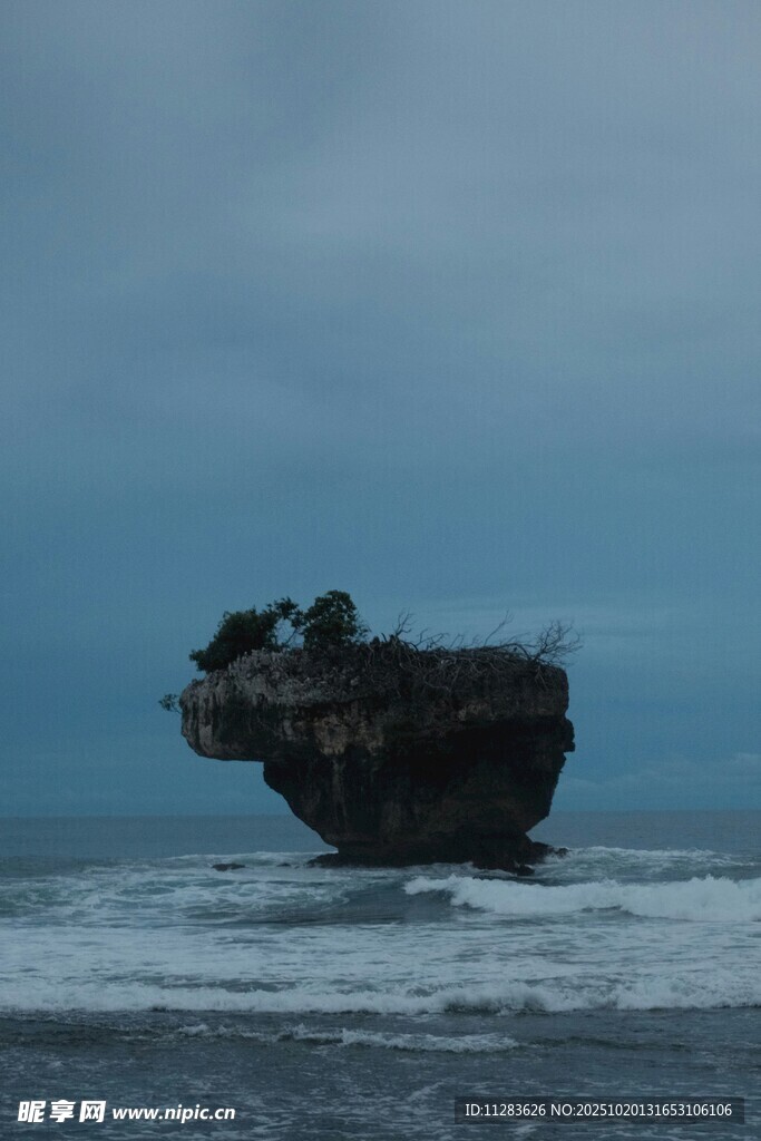 海上礁石