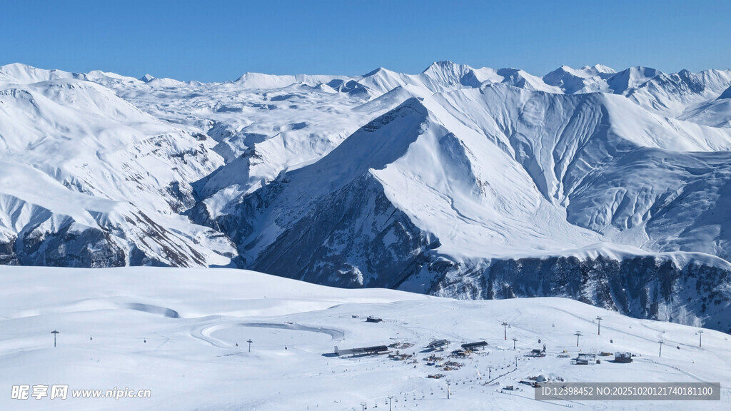 壮丽雪山景观