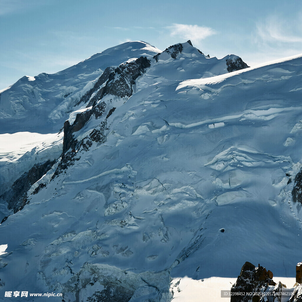 巍峨雪山壮丽景致