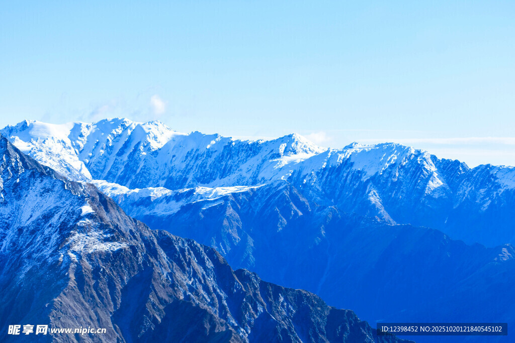 壮丽雪山景观