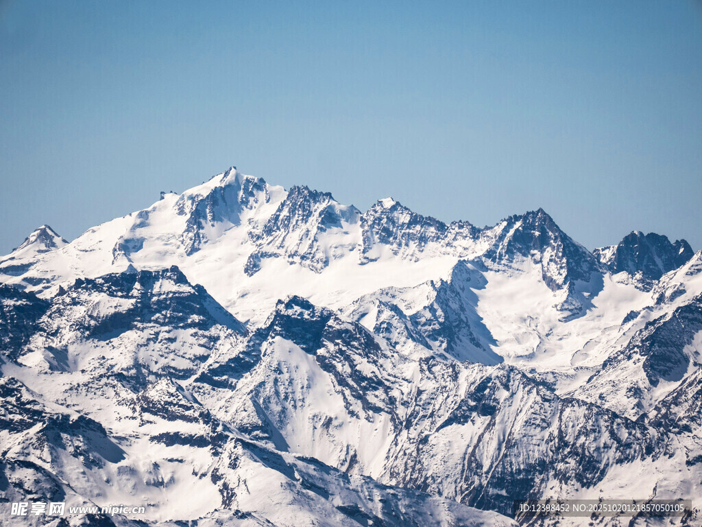 壮丽雪山景观