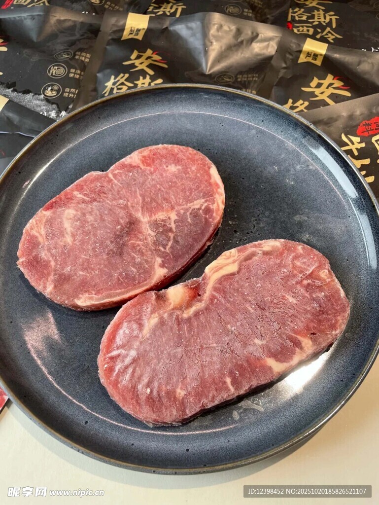 新鲜生牛肉牛排展示