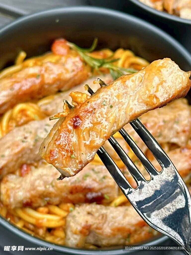 香煎香肠配意面诱人美味
