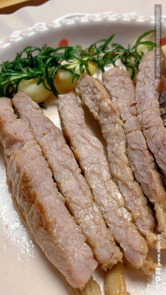 香煎猪肉排摆盘精致