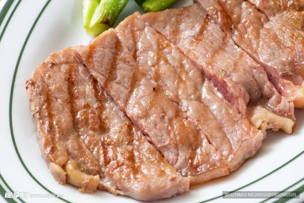 美味多汁的煎牛排