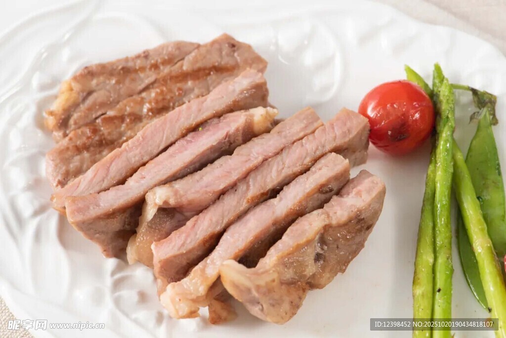 美味牛排配蔬菜