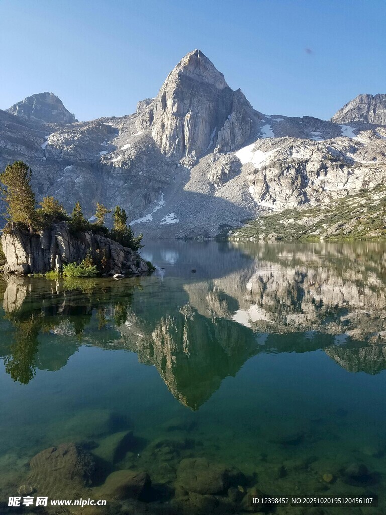雪山湖泊绝美自然景观