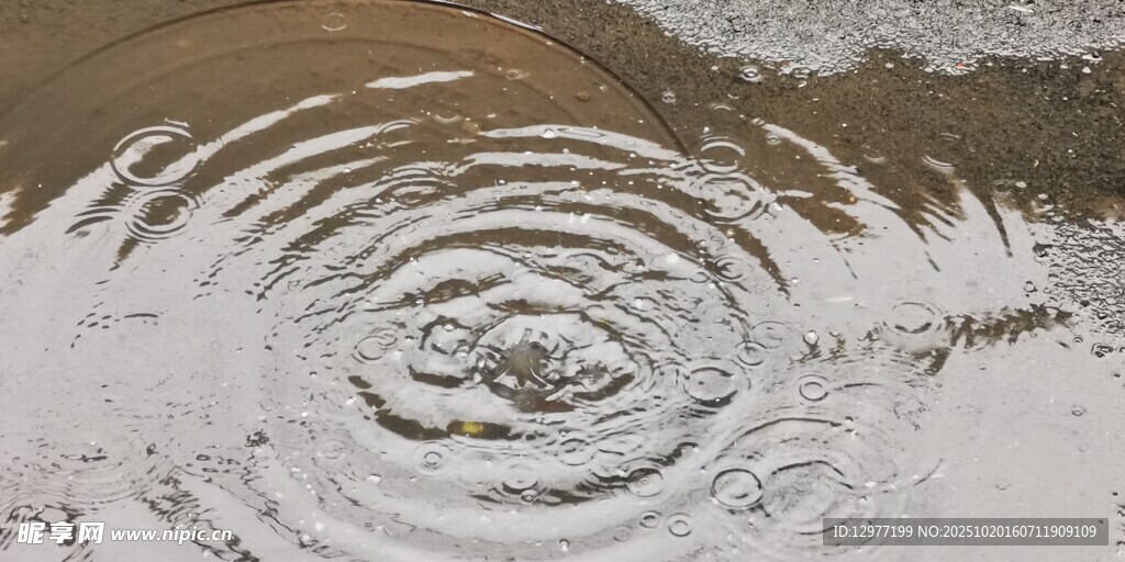 水面涟漪特写