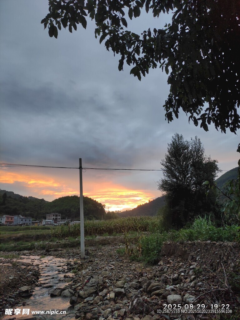 乡村黄昏景色